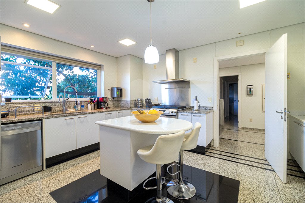 Apartamento à venda com 5 suítes em Moema, São Paulo, SP