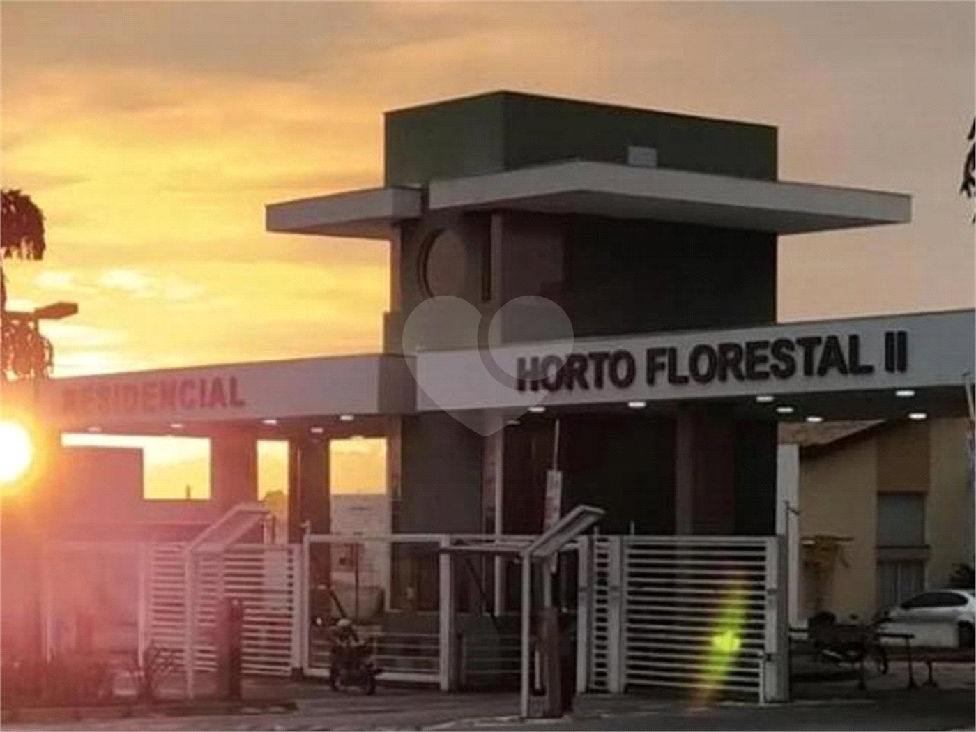 Casa à venda com 3 quartos, sendo 1 suíte,  no condomínio Horto Florestal II, Sorocaba - SP