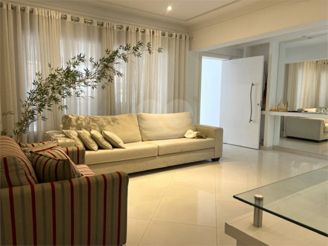 Casa à venda com 3 suítes em Santana, São Paulo, SP