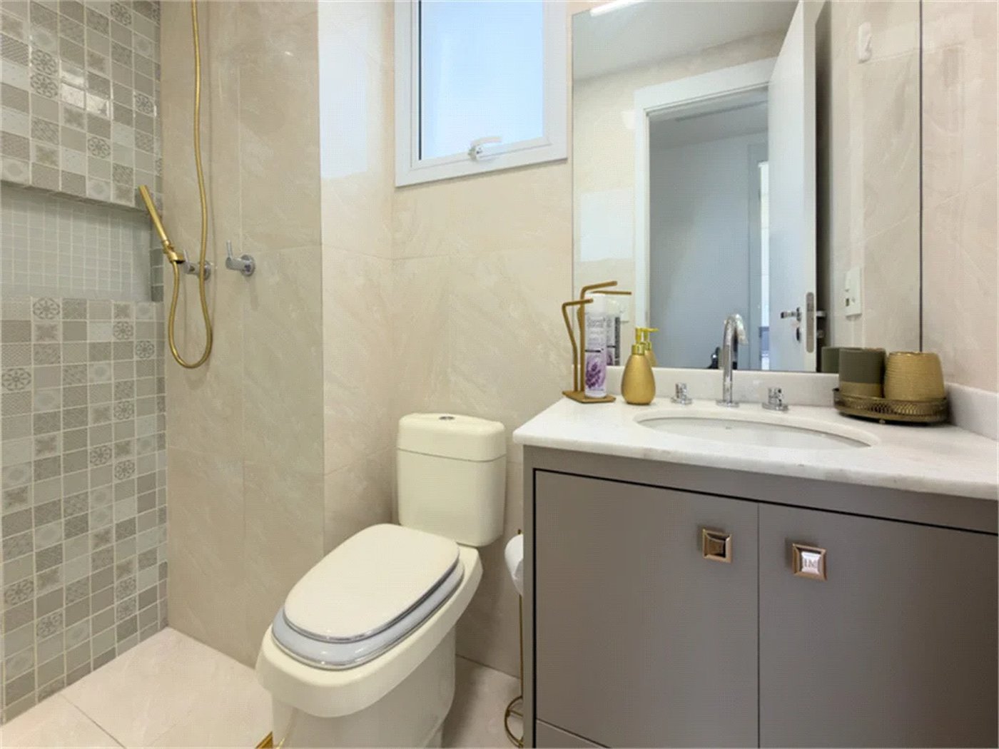 Apartamento à venda com 4 quartos, sendo 2 suítes, em Pinheiros, São Paulo, SP