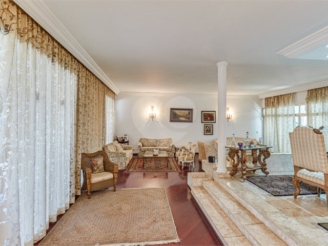Casa de Vila à venda com 4 quartos, sendo 3 suítes,  em Alto da Boa Vista, São Paulo, SP