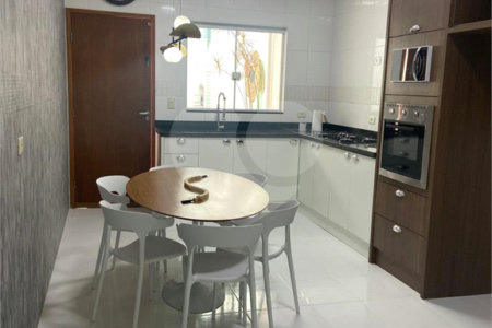 Sobrado à venda com 3 quartos, sendo 1 suíte,  em Vila Pires, Santo André, SP