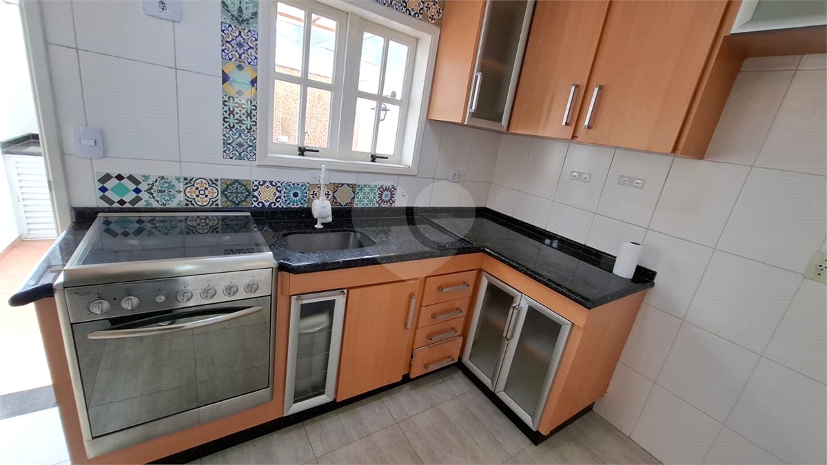 Casa à venda com 2 suítes no condomínio Village Palmas, São Paulo - SP