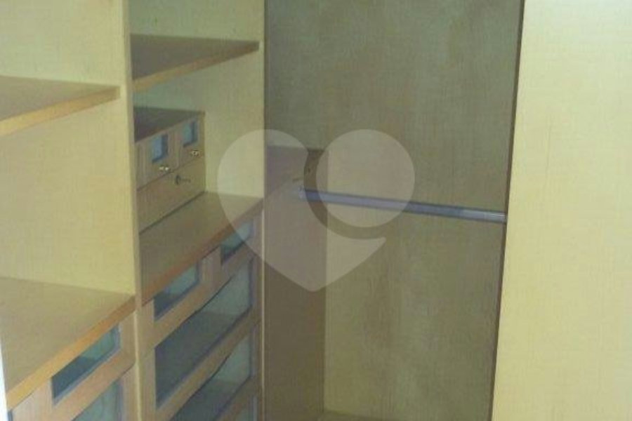 Casa à venda ou para alugar com 4 suítes no condomínio Chácara Francesa, São Paulo - SP