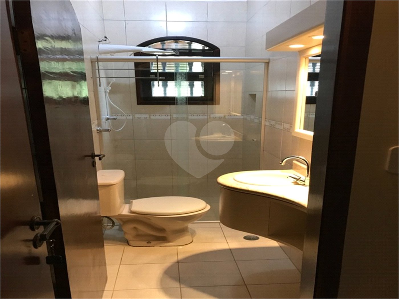 Casa à venda com 5 quartos, sendo 3 suítes, no condomínio Recanto das Flores, Indaiatuba - SP