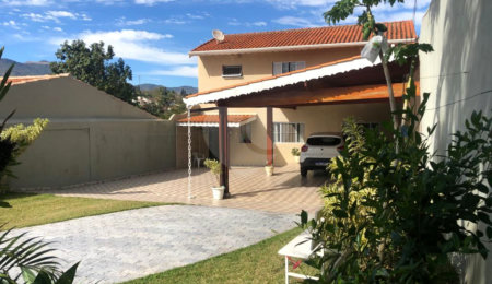 Casa à venda com 3 quartos, sendo 2 suítes, em Jardim do Lago, Atibaia, SP