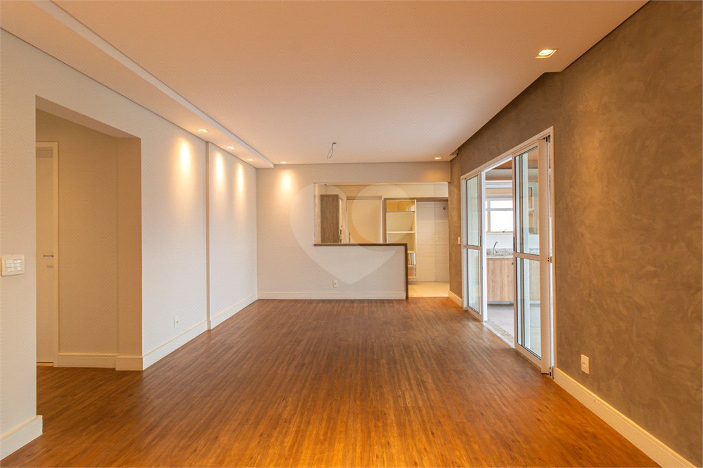 Apartamento à venda com 3 quartos, sendo 1 suíte,  em Chácara Santo Antônio, São Paulo, SP