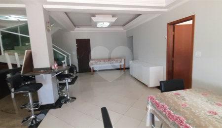 Casa à venda com 4 quartos, sendo 1 suíte, no Centro, Bom Jesus dos Perdões, SP