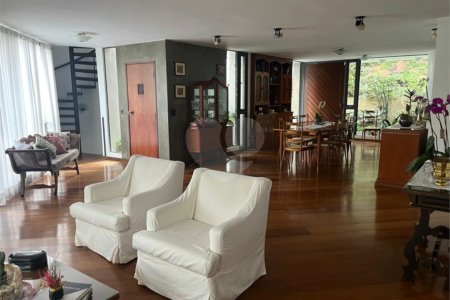 Casa à venda com 4 quartos, sendo 3 suítes, no condomínio Vitoria Regia, São Paulo - SP