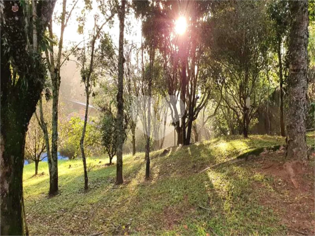 Sobrado à venda com 5 quartos, sendo 1 suíte,  em Olho D'água, Mairiporã, SP