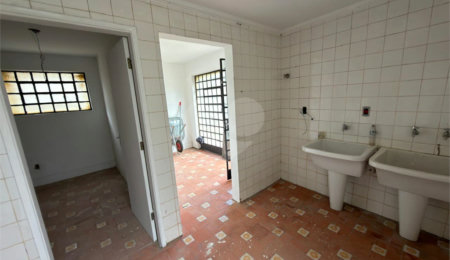 Sobrado para alugar com 6 quartos, sendo 2 suítes,  em Consolação, São Paulo, SP