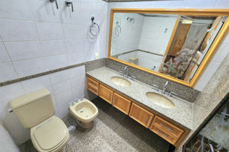Apartamento Alto Padrão Frente Mar com 4 Dormitórios, 3 Suítes e 3 Vagas na Orla de Santos