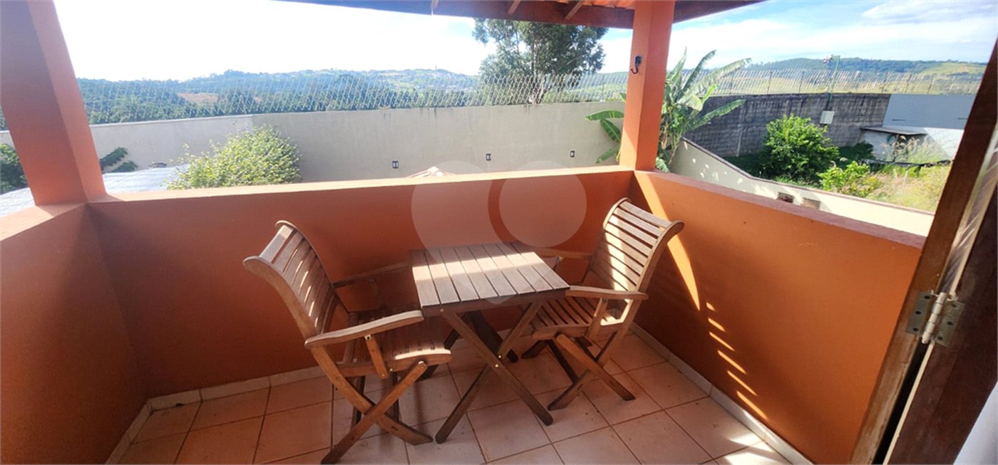 Casa à venda com 4 quartos, sendo 2 suítes, no condomínio Delle Stelle, Louveira - SP