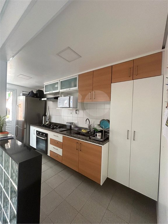 Casa à venda com 3 quartos, sendo 1 suíte, no condomínio Vila das Cores, São Paulo - SP