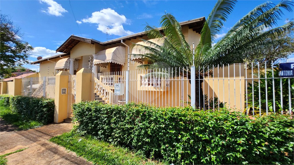 Sobrado à venda ou para alugar com 5 quartos, sendo 1 suíte, em Vila Harmonia, Araraquara, SP