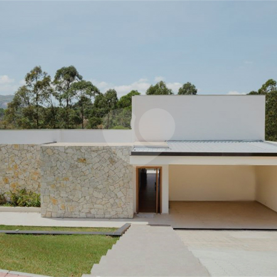 Casa à venda com 3 quartos, sendo 2 suítes, no condomínio Morada do Sol, Mairiporã - SP