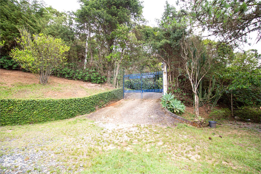 Casa à venda ou para alugar com 5 quartos, sendo 2 suítes, no condomínio Restinga Verde, São Roque - SP