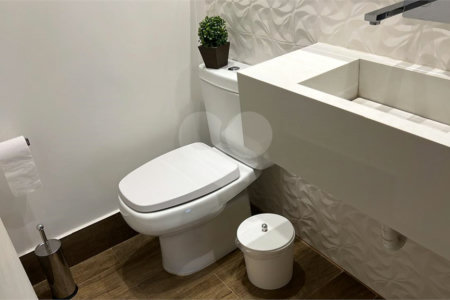 Sobrado à venda com 3 quartos, sendo 1 suíte, em Jardim Vazani, São Paulo, SP