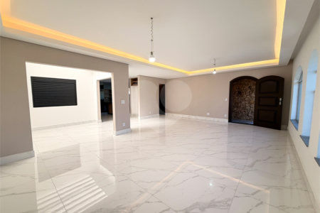 Casa à venda com 5 quartos, sendo 4 suítes, em Vila Rosália, Guarulhos, SP