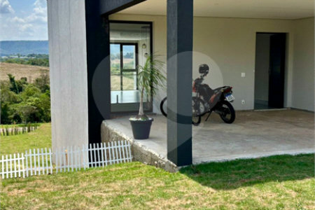 Casa à venda com 4 suítes no condomínio Village Ipanema, Araçoiaba da Serra - SP