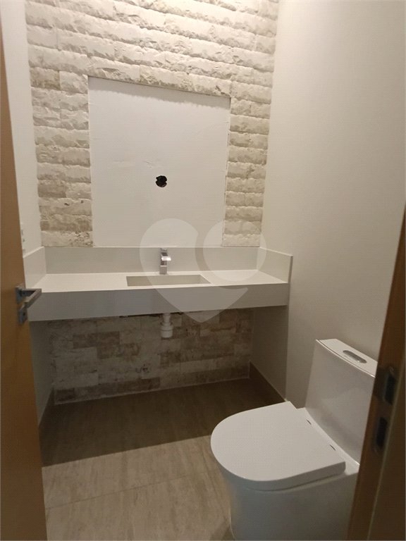 Casa à venda com 3 suítes no condomínio Villa Sapezal, Indaiatuba - SP
