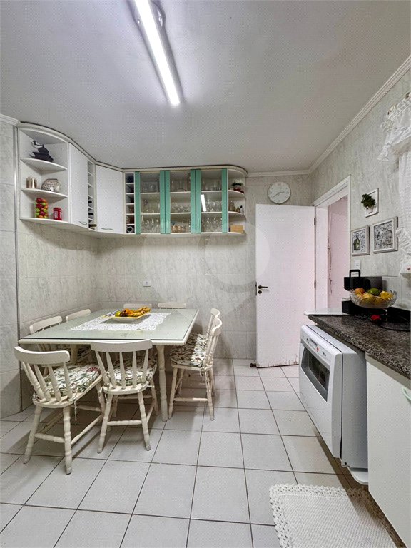 Casa à venda com 3 quartos, sendo 1 suíte, no condomínio Morada dos Pássaros, São Paulo - SP