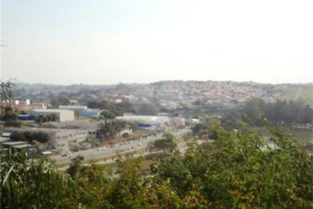 Casa à venda com 3 quartos, sendo 2 suítes, no condomínio Águas da Serra, Valinhos - SP
