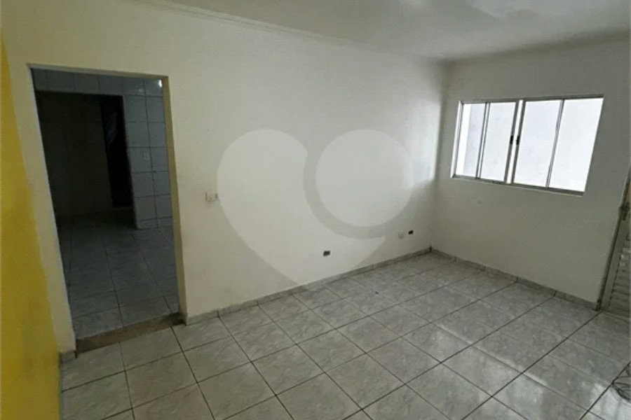 Sobrado à venda com 4 quartos, sendo 2 suítes, em Campo Limpo, São Paulo, SP