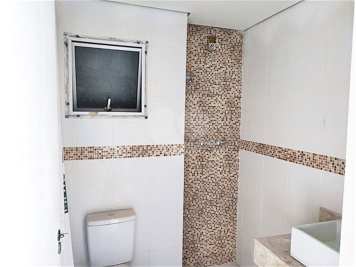 Casa à venda com 3 quartos, sendo 1 suíte,  no condomínio Ouro Verde, Guarulhos - SP