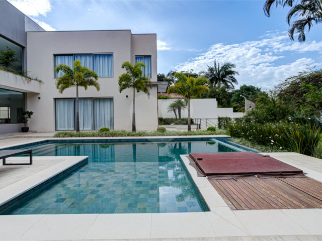 Casa à venda com 5 suítes em Jardim Cordeiro, São Paulo, SP