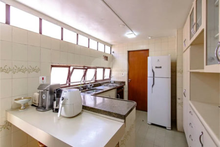 Casa para locação no Jardim da Saúde – São Paulo Imóvel amplo e elegante, com 360 m² de área construída em terreno de 400 m²