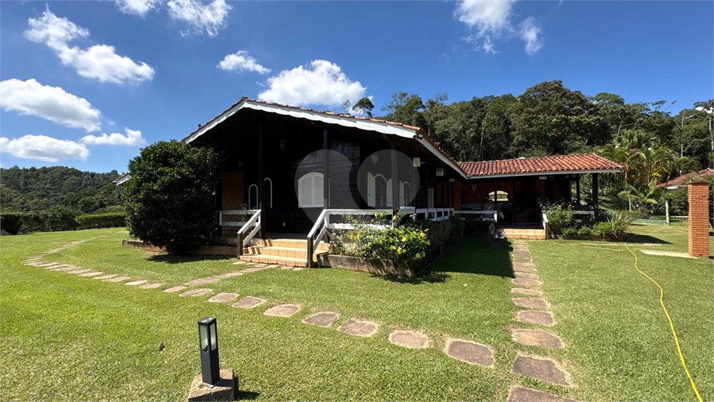 Sítio à venda com 4 quartos, sendo 2 suítes,  em Sorocamirim (canguera), São Roque, SP