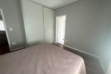 Sobrado à venda com 5 quartos, sendo 3 suítes, em Vila Nivi, São Paulo, SP