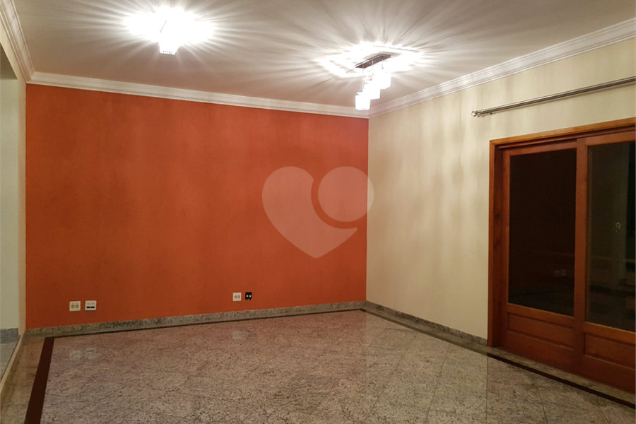 Casa à venda com 4 quartos, sendo 2 suítes, no condomínio Alpes da Cantareira, Mairiporã - SP