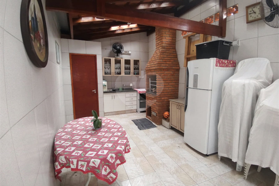 Casa à venda com 3 suítes no condomínio Morada das Hortênsias, São Paulo - SP