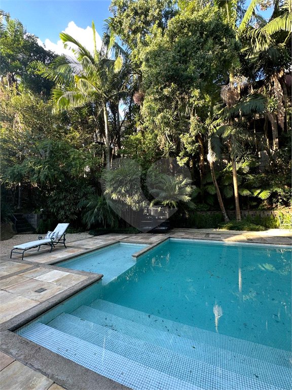 Casa à venda com 5 quartos, sendo 3 suítes, em Morumbi, São Paulo, SP
