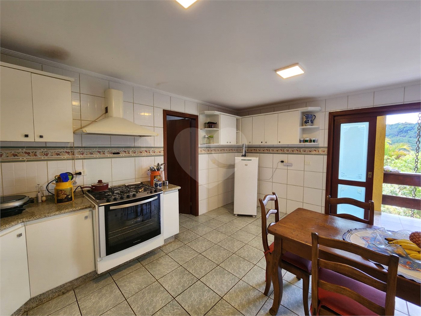 Casa à venda com 5 suítes no condomínio Suíça da Cantareira, Mairiporã - SP