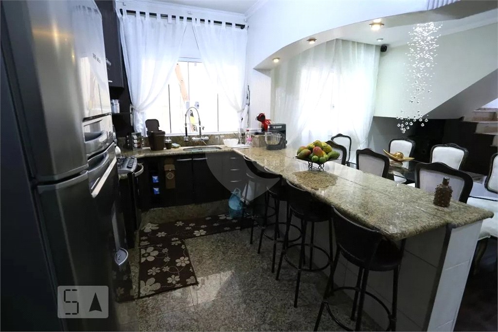 Sobrado à venda com 6 quartos, sendo 5 suítes, em Vila Paranaguá, São Paulo, SP