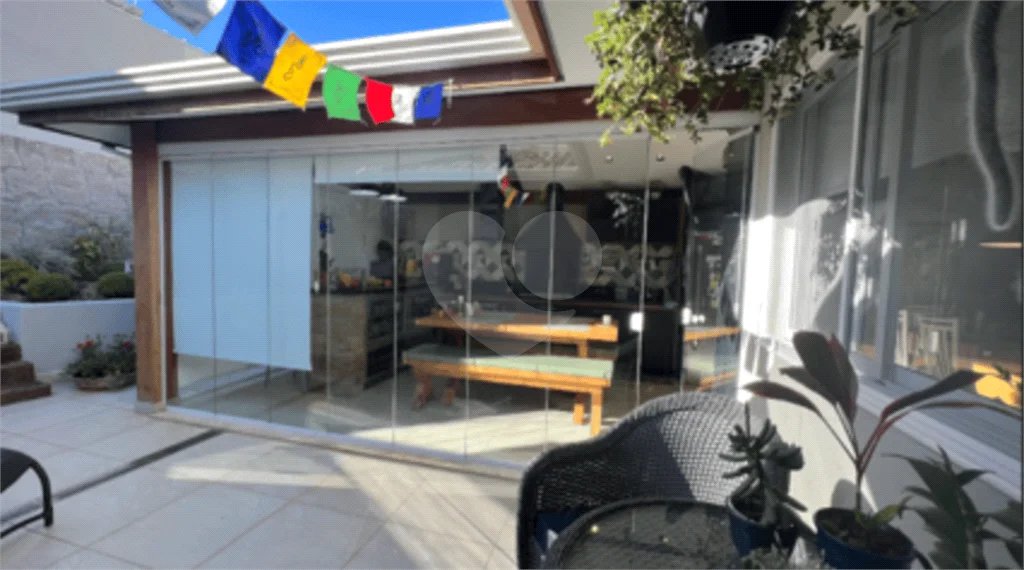Casa à venda com 5 quartos, sendo 2 suítes, no condomínio Chacara das Palmeiras, Jundiaí - SP