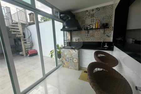 Sobrado à venda com 3 quartos, sendo 1 suíte, em Vila Nivi, São Paulo, SP