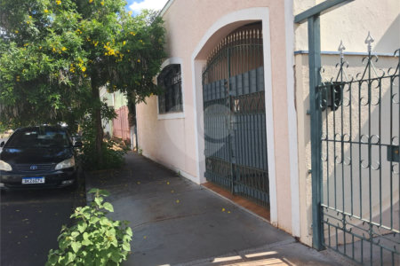 Casa à venda com 2 quartos, sendo 1 suíte, no Centro, Araraquara, SP