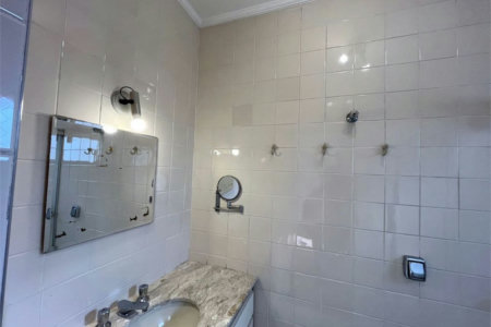 Apartamento com 4 dormitórios à venda, 259 m² por R$ 900.000,00 - Jardim Três Marias - Guarujá/SP