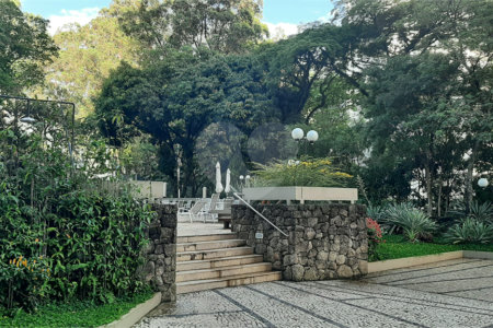 Apartamento à venda com 4 quartos, sendo 1 suíte, em Alto da Boa Vista, São Paulo, SP