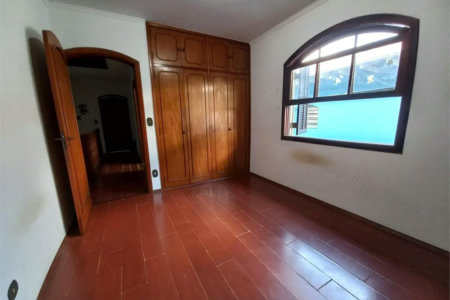 Casa à venda com 3 quartos, sendo 1 suíte, em Jardim das Vertentes, São Paulo, SP