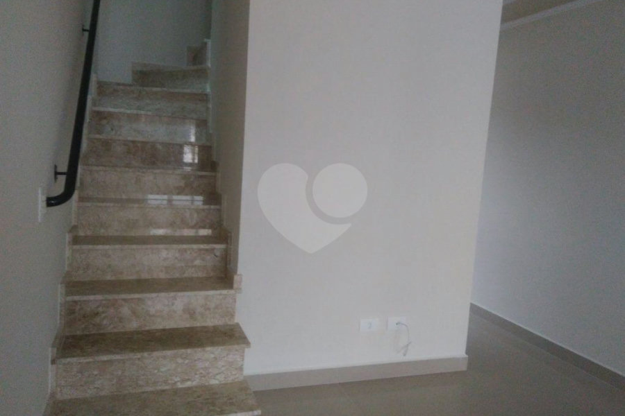 Casa à venda com 3 quartos, sendo 1 suíte, no condomínio Professora Romilde Nogueira de Sá, São Paulo - SP