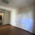 Sobrado à venda com 3 quartos, sendo 1 suíte, no condomínio Villagio da Granja, Cotia - SP