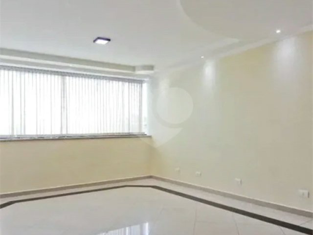 Sobrado à venda com 3 quartos, sendo 2 suítes,  em Chácara Inglesa, São Paulo, SP