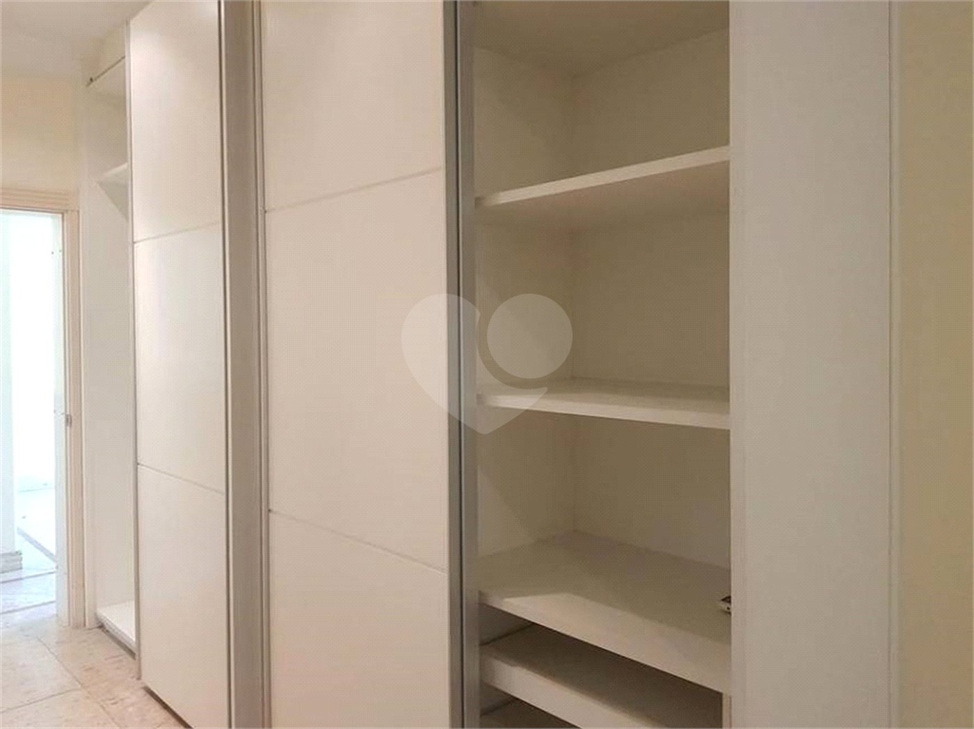 Casa à venda com 4 suítes no condomínio Vilaretto, São Paulo - SP