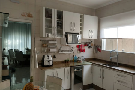 Casa à venda com 3 quartos, sendo 1 suíte, em Jardim Peri, São Paulo, SP