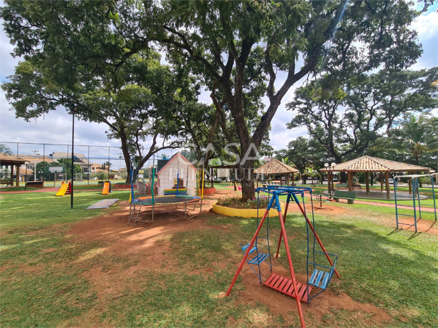 Casa em condomínio à venda com 4 quartos, sendo 3 suítes,  em Granja Olga II, Sorocaba, SP